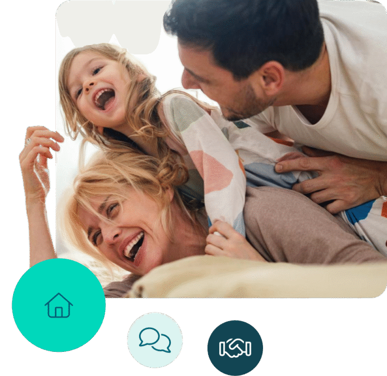 Famille heureuse partageant un moment de complicité dans leur logement neuf.