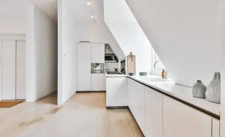 Cuisine neuve blanche et moderne