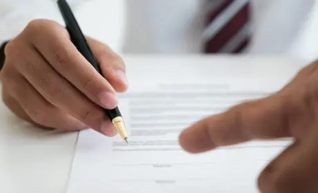 Signature de contrat chez le notaire