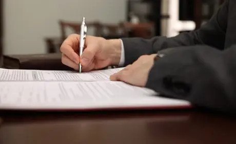 Signature d'un contrat de réservation